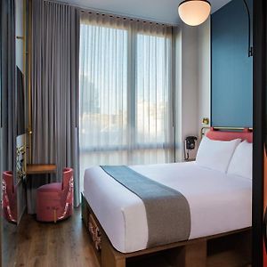 Camera con letto king size